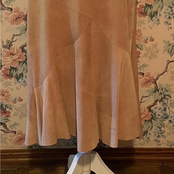 Vintage Ideology Suede Leather Skirt; Deep Beige W/Fitted Seams; Women's Size 8 - Picture 1 of 16